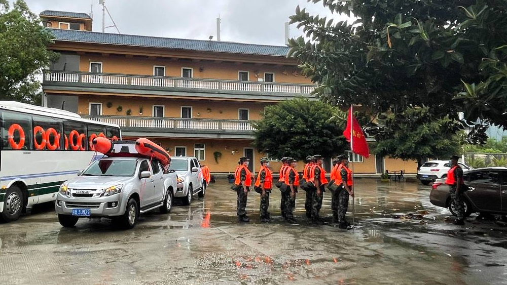 溫暖且堅定，致敬暴雨中的“守護(hù)”色！