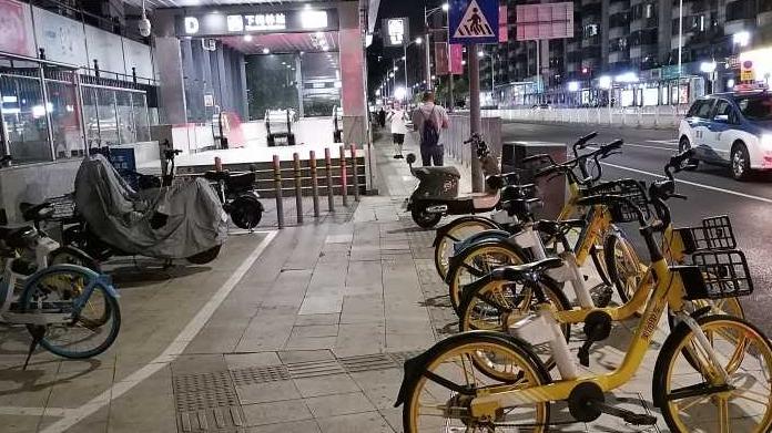 深圳地鐵口規(guī)劃停車位影響通行？將加強(qiáng)巡查整改